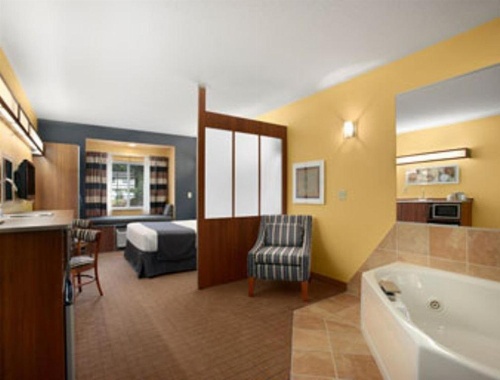 Microtel Inn & Suites By Wyndham Chili/Rochester Airport image 14