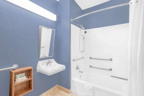 Microtel Inn & Suites By Wyndham Chili/Rochester Airport image 23