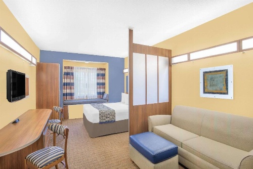 Microtel Inn & Suites By Wyndham Chili/Rochester Airport image 30