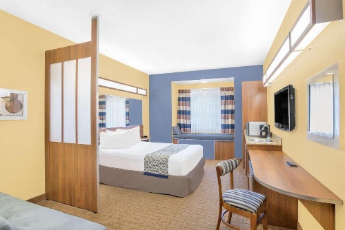 Microtel Inn & Suites By Wyndham Chili/Rochester Airport image 32