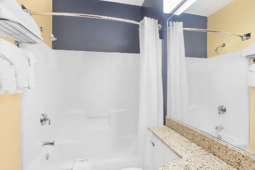 Microtel Inn & Suites By Wyndham Chili/Rochester Airport image 33