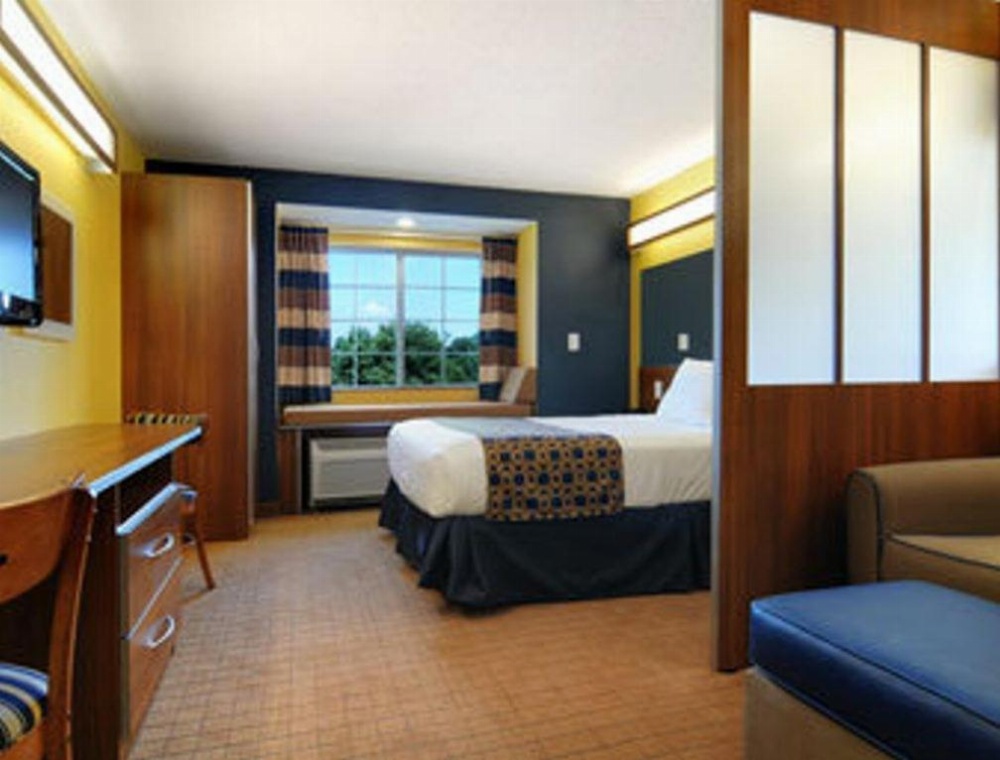 Studio Suite with 1 Queen Bed Non-Smoking